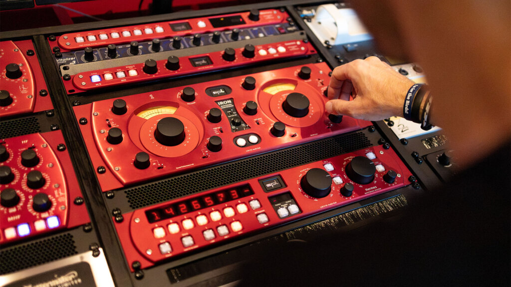 260302_000449_1890.jpg 5.jpg