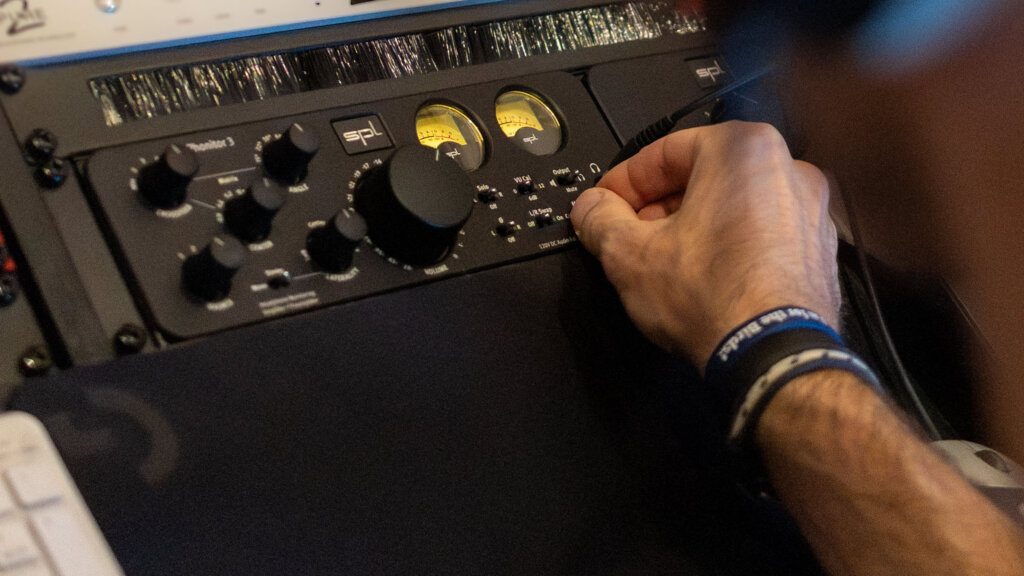 260302_000546_6586.jpg 8.jpg